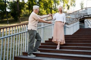 ایمن سازی راه پله‌ها برای سالمندان
